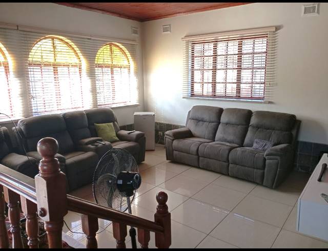 3 BEDROOM HOUSE FOR SALE IN MEREBANK EAST